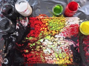 Fluid Art – Farbspaß mit Acryl